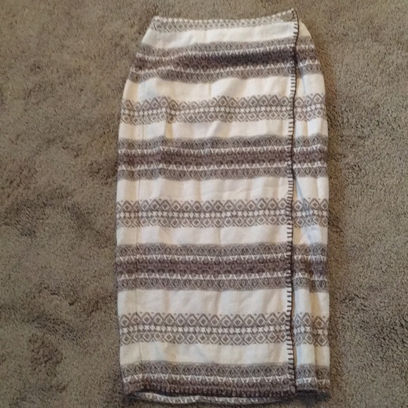 New York & Company Dresses & Skirts - Pre-Owned Women’s Size 6 Wrap Around Maxi Skirt New York & Company Dresses & Skirts - Pre-Owned Women’s Size 6 Wrap Around Maxi Skirt